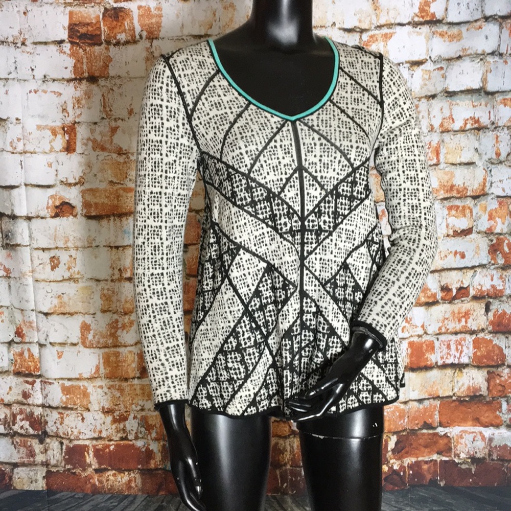 NIC + ZOE Black and White Print Long Sleeve